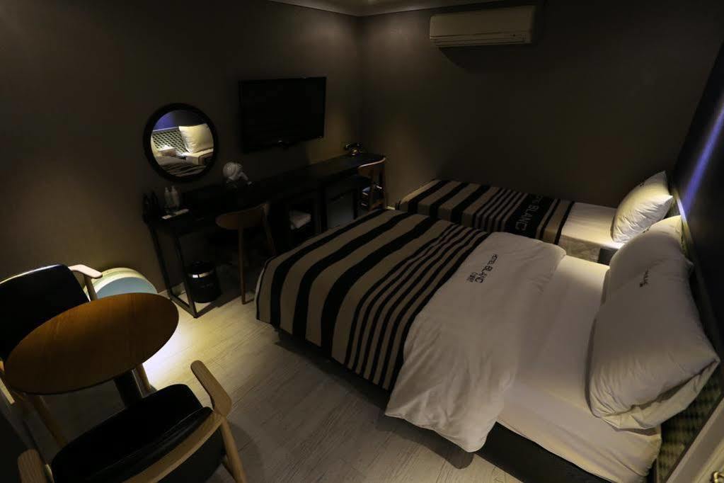 Ilsan Blanc Motel Kōyō Buitenkant foto