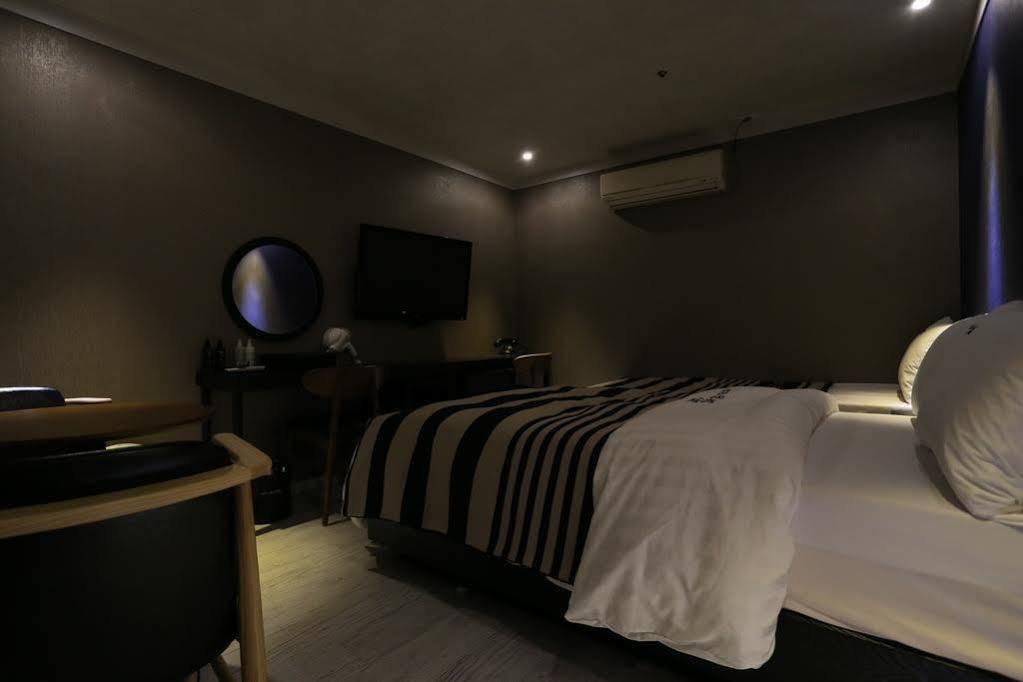 Ilsan Blanc Motel Kōyō Buitenkant foto