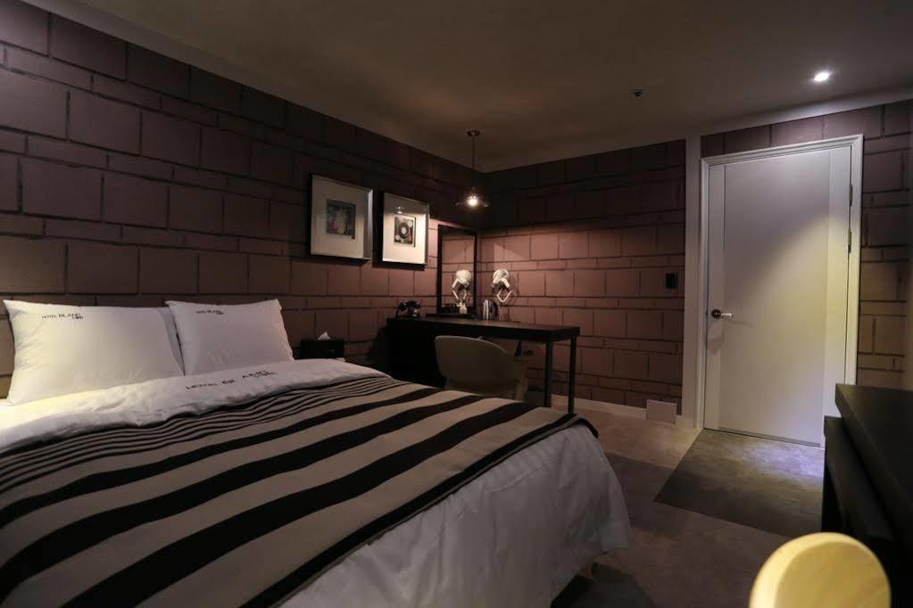 Ilsan Blanc Motel Kōyō Buitenkant foto
